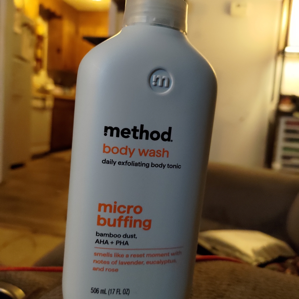 Method Micro Buffing Body Wash - White and Orange